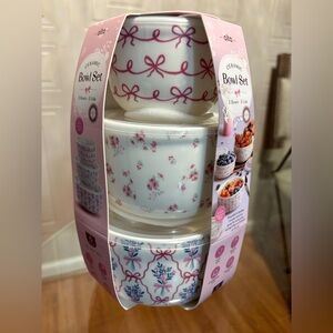 Beautiful Set Of 3 Bowls Alta  With Lids  9,18, 27 Oz. Great For Meal Prep